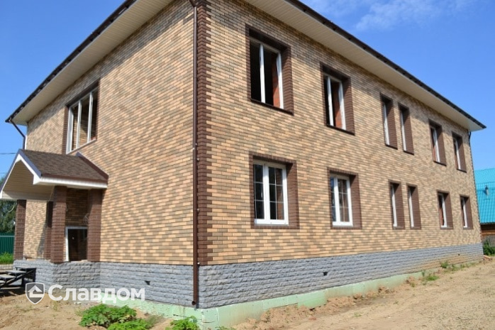 Двухэтажный жилой дом с облицовкой кирпичом КС-Керамик Камелот гладкий, Темный шоколад гладкий