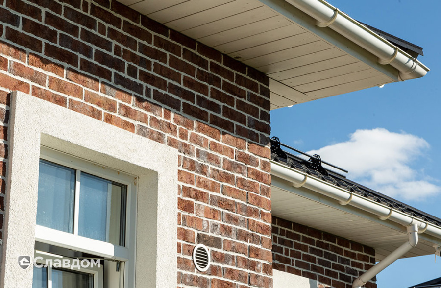 Частный дом с облицовкой плиткой Roben Formback Buntgeflammt