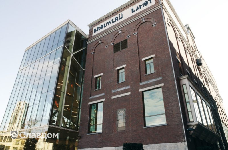 Пивоварня Lamot с облицовкой кирпичом Terca Paarsblauw