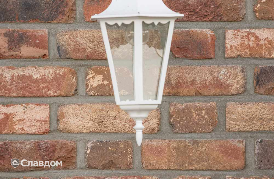 Загородный дом с облицовкой кирпичом ручной формовки MUHR Nr 35 Holstein Barock gerumpelt