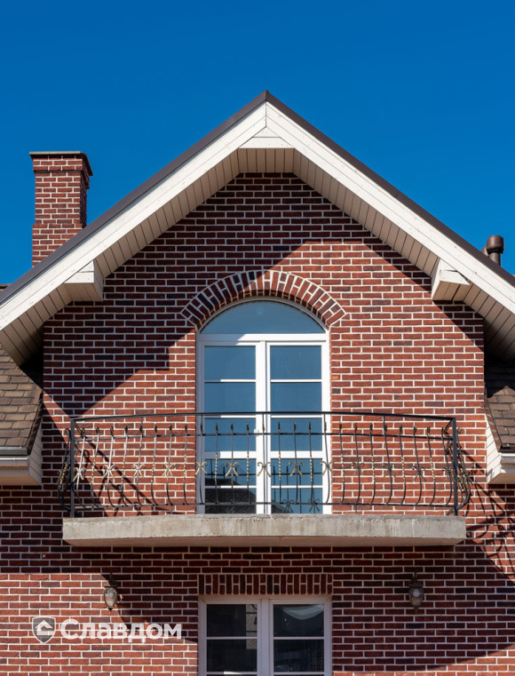 Частный дом с мощением тротуарной плиткой Выбор Старый город Листопад