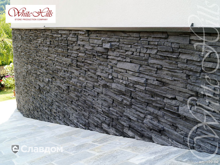 Фасад частного коттеджа с применением облицовочного камня White Hills Кросс Фелл 109-80