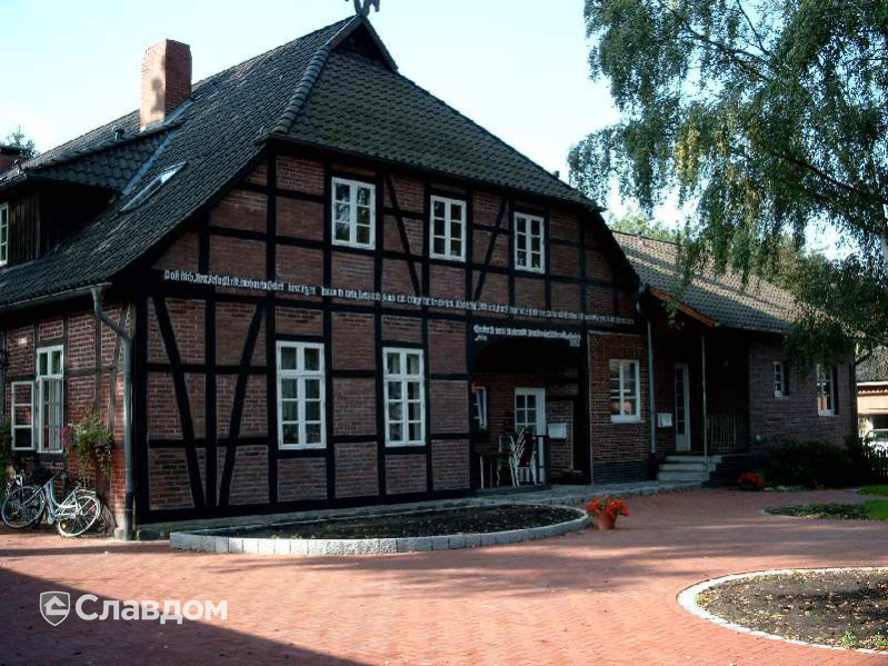 Территория частного дома с применением брусчатки Penter Weserbergland