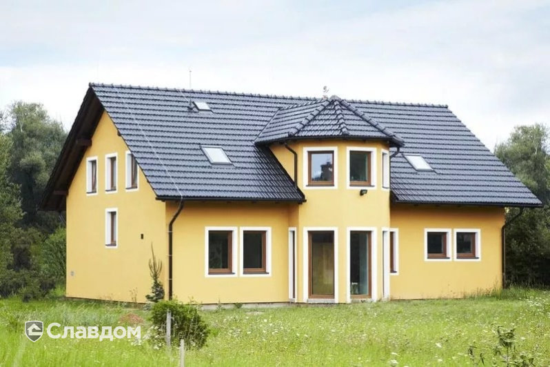 Частный дом с черепицей TONDACH Французская 71-черный глазурь