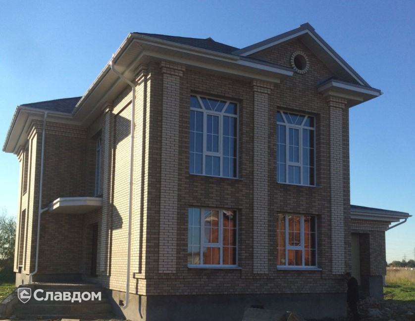 Частный дом с облицовкой кирпичом КС-Керамик Белый гладкий и Камелот микс гладкий