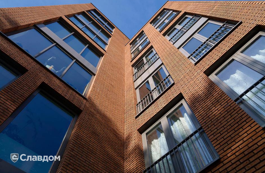 Многоэтажный жилой дом с облицовкой кирпичом Terca Sedum Exclusief