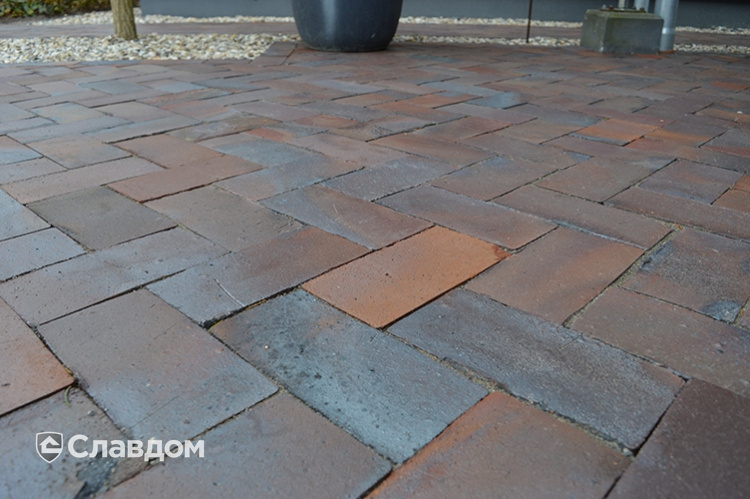 Частный дом с мощением брусчаткой LHL Antika