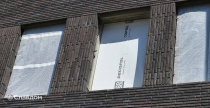 Многоэтажный жилой дом с облицовкой фасадной плиткой Stroeher Zeitlos 359 kohlenglanz