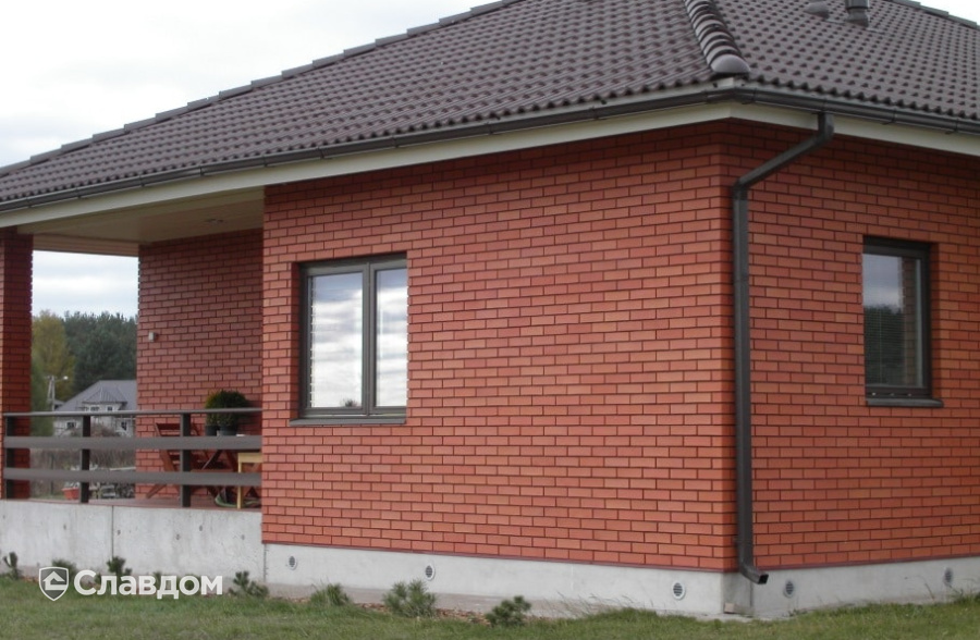 Коттедж с облицовкой кирпичом Terca Red гладкий