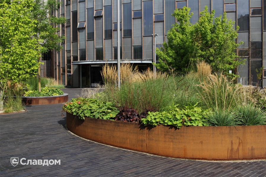 Сквер Копенгагенского университета с применением брусчатки MUHR 15 Schwarz-bunt edelglanz