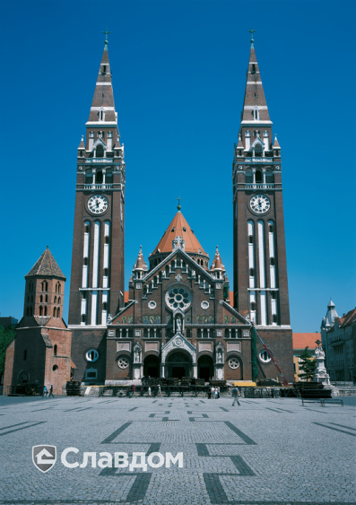 Собор с крышей из черепицы Creaton Biber Klassik Naturrot