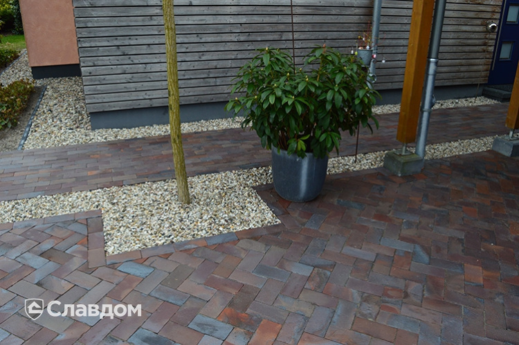 Частный дом с мощением брусчаткой LHL Antika