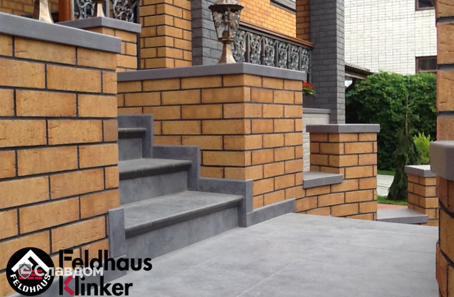 Частный дом с облицовкой фасадной плиткой Feldhaus Klinker 268 nolani viva rustico