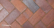 Пешеходная дорожка с применением брусчатки MUHR 04S Rotbraun-bunt special