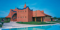 Комплекс с бассейном с крышей из черепицы Creaton Biber Klassik Naturrot