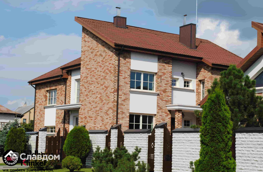 Загородный дом с облицовкой кирпичом Feldhaus Klinker 690 sintra ardor blanca