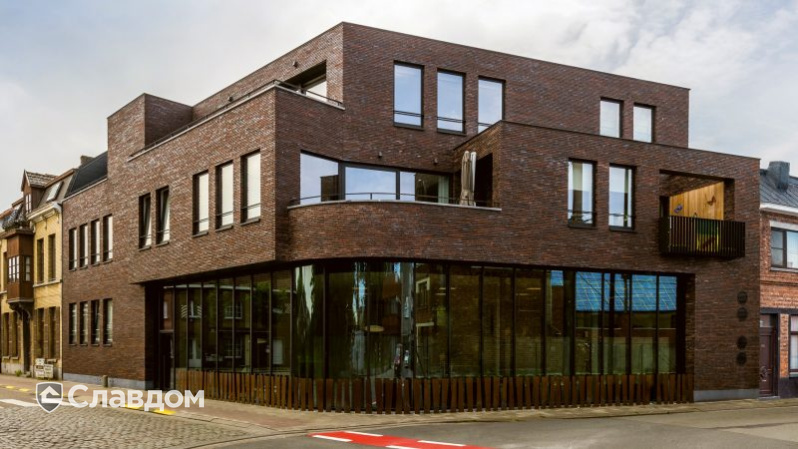 Стоматология в Зеле с облицовкой кирпичом Terca Wasserstrich Special E1