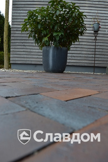 Частный дом с мощением брусчаткой LHL Antika