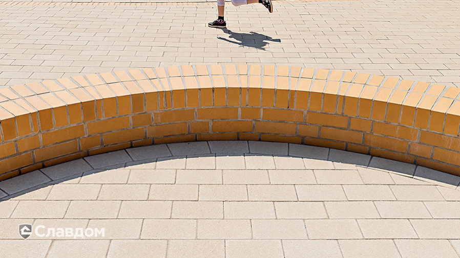 Площадь с применением брусчатки MUHR 01 Niederlausitzer