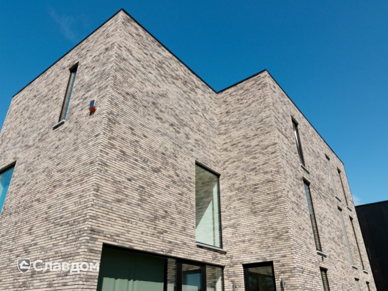 Трехэтажный жилой комплекс с облицовкой кирпичом Terca Iluzo Grijs-zwart