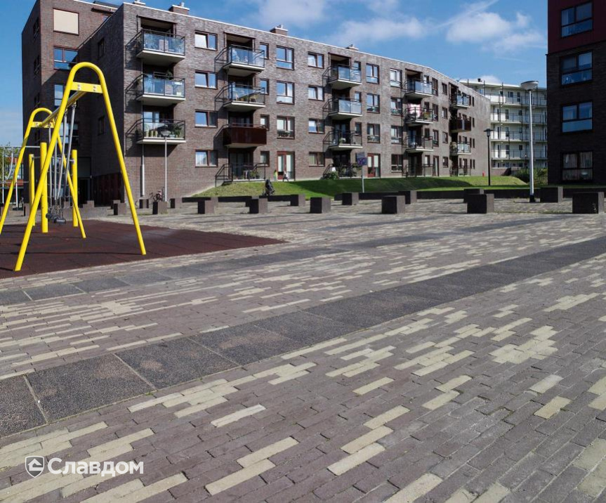 Территория жилого комплекса с применением брусчатки Penter Bruno WF и Siena WF