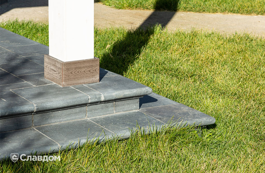 Частный дом с облицовкой плиткой Roben Formback Buntgeflammt