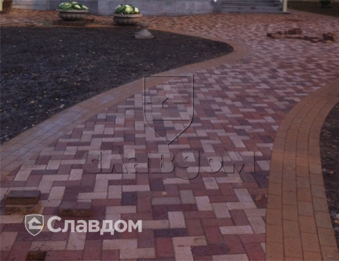 Ландшафт частной территории использованием тротуарной клинкерной брусчатки Penter