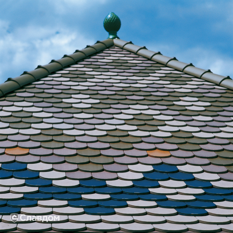 Крыша с узором из черепицы Creaton Biber Klassik Schwarz Engobiert