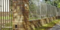 Забор с облицовкой кирпичом Terca Lausitz