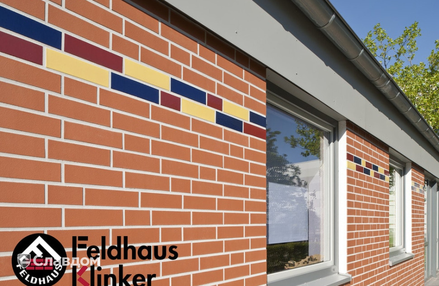 Загородный дом с облицовкой фасадной плиткой Feldhaus Klinker 480 terreno liso