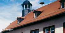 Ратуша с крышей из черепицы Creaton Biber Klassik Naturrot