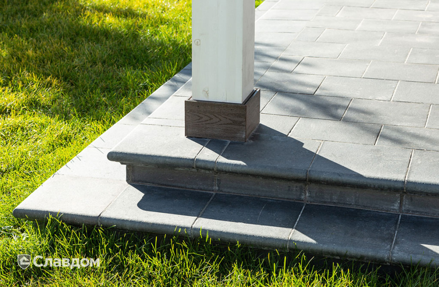 Частный дом с облицовкой плиткой Roben Formback Buntgeflammt