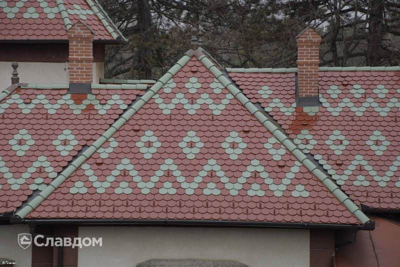Жилой дом с черепицей TONDACH Бобровка 72-натур глазурь Амадеус