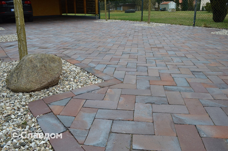 Частный дом с мощением брусчаткой LHL Antika