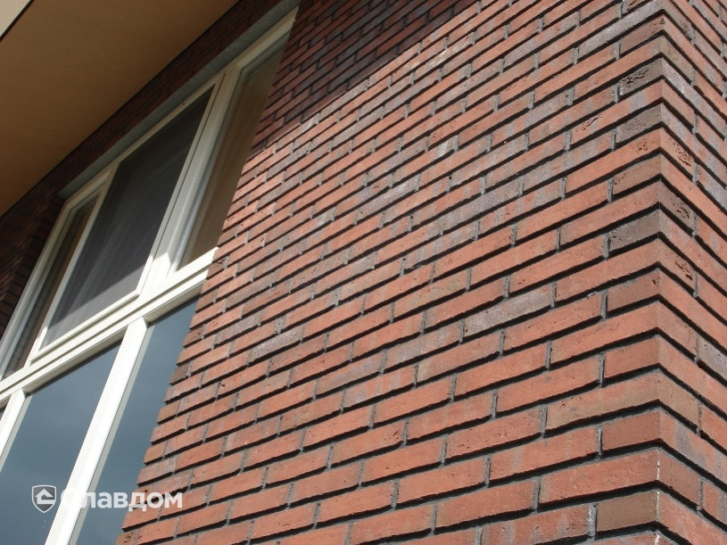 Частный дом с облицовкой кирпичом Terca HKS Kohle