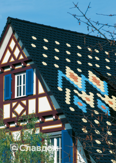 Крыша с узором из черепицы Creaton Biber Klassik Schwarz Glasiert