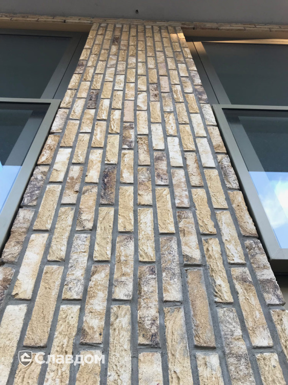 Многоэтажный дом с применением керамического кирпича ENGELS HANDFORM Tanganyika