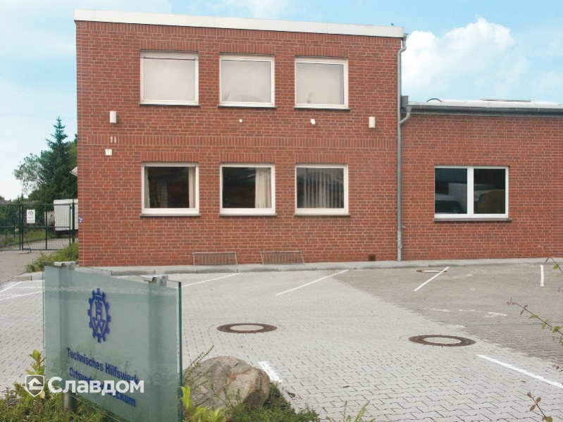 Офисное здание с облицовкой кирпичом Terca Luneburg