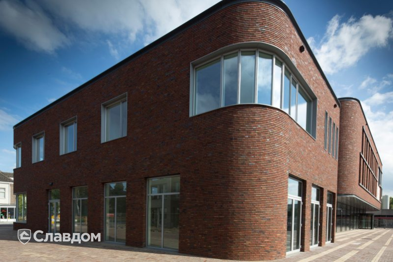 Многофункциональный центр Het Klavier с облицовкой кирпичом Terca Winhov Falls