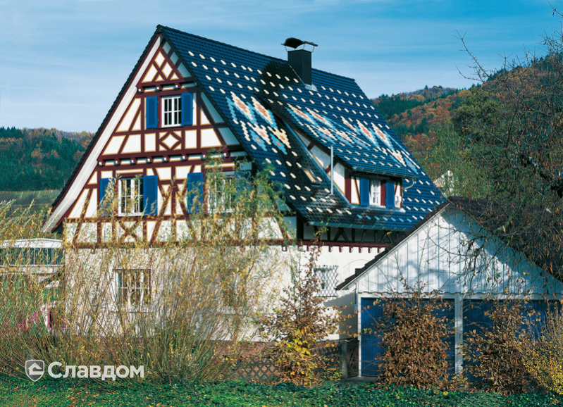 Крыша с узором из черепицы Creaton Biber Klassik Schwarz Glasiert