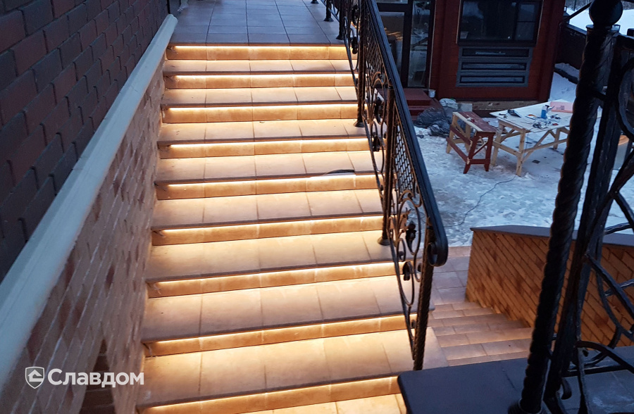 Коллекция ступеней и плитки Westerwaelder Klinker ATRIUM Cotto в облицовке крыльца и лестниц