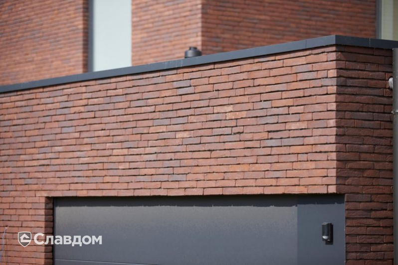 Жилой дом в Антверпене с облицовкой кирпичом Terca Iluzo Paars