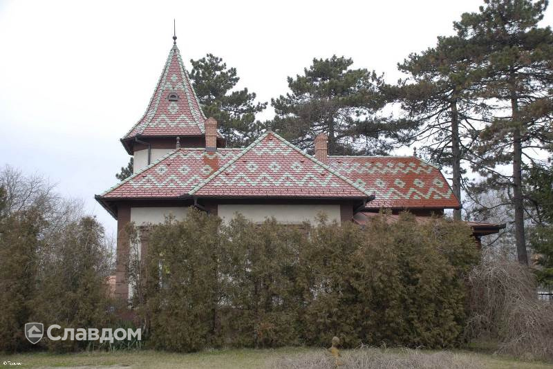 Жилой дом с черепицей TONDACH Бобровка 72-натур глазурь Амадеус