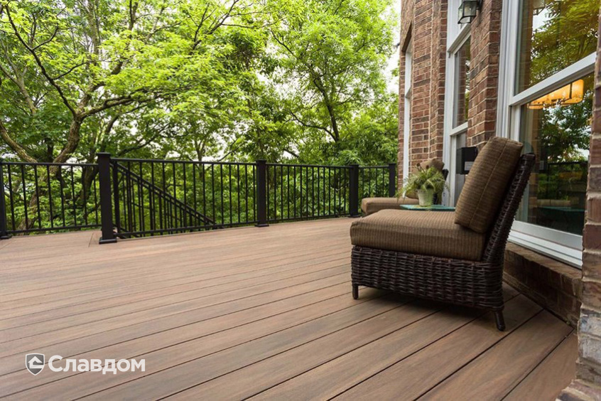Терасса с мощением доски из ДПК CM Decking