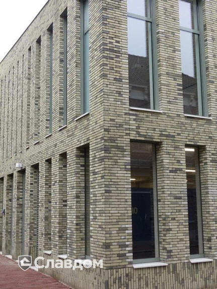 Здание мэрии с облицовкой кирпичом Terca Metal Goud