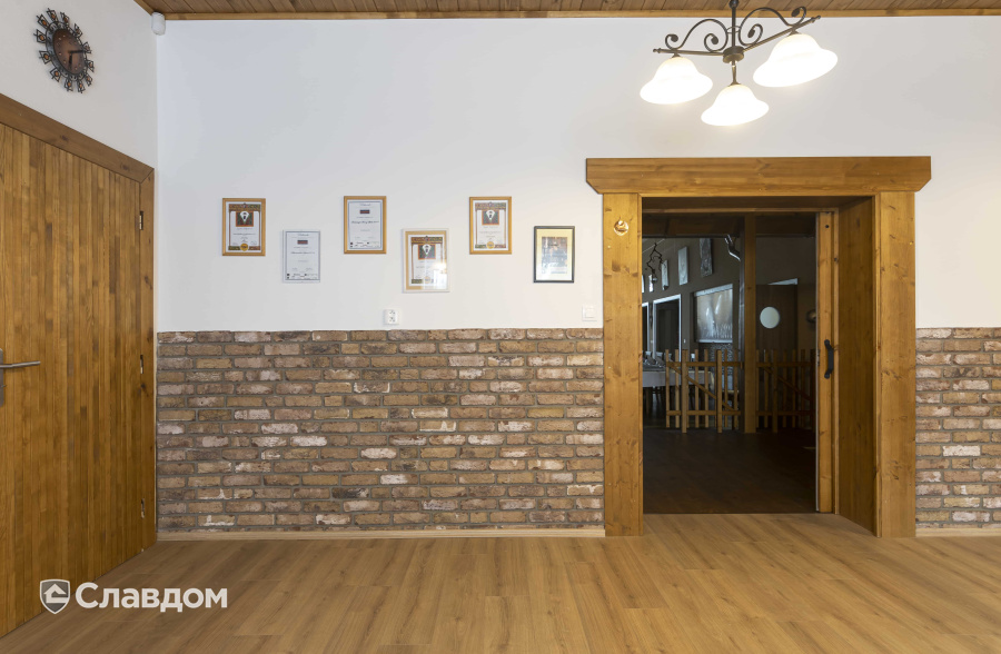 Интерьер ресторана с использованием кирпича ENGELS RETRO Hermitage Antiek