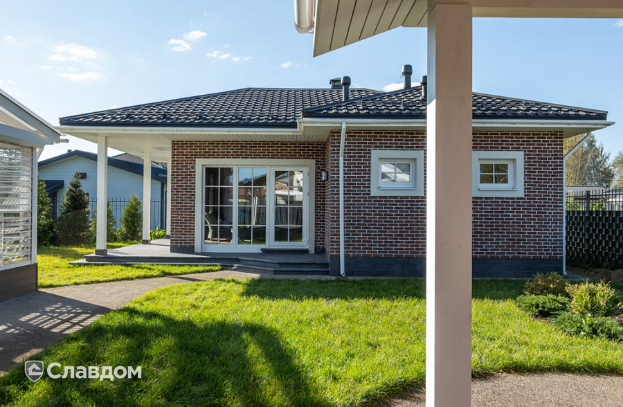 Частный дом с облицовкой плиткой Roben Formback Buntgeflammt