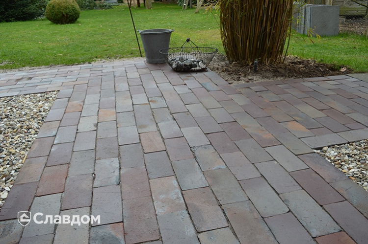 Частный дом с мощением брусчаткой LHL Antika