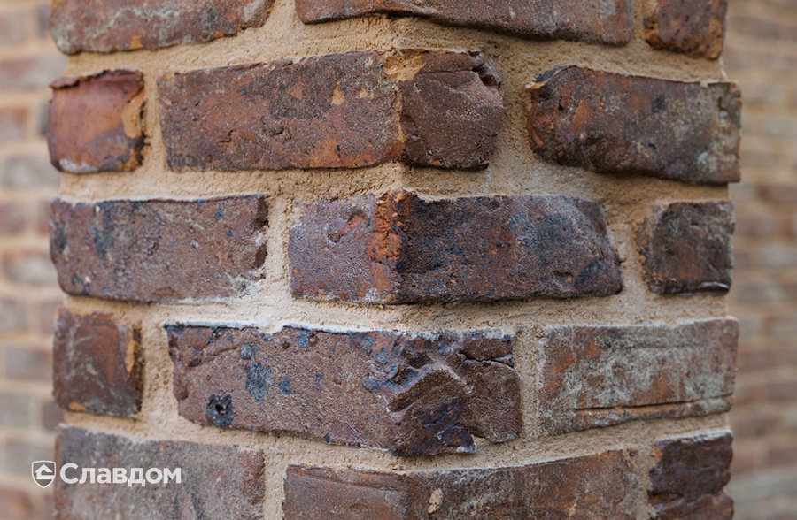 Частный дом с облицовкой кирпичом ручной формовки Сафоново Клинкер №9