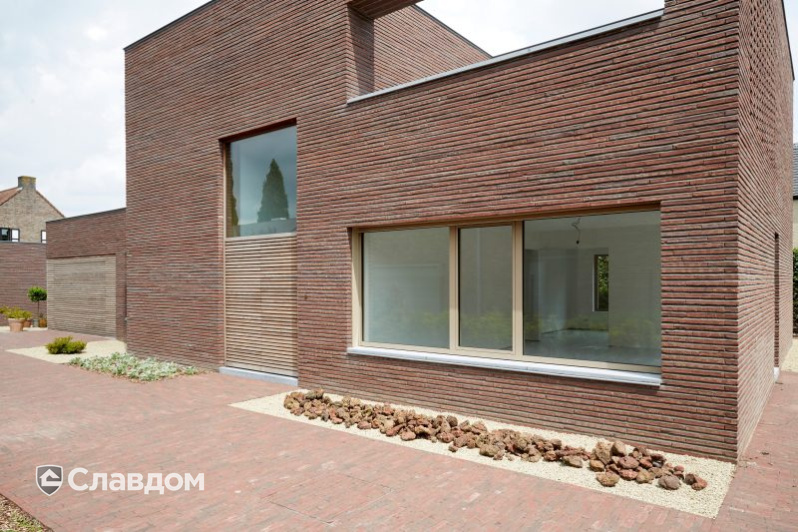 Частный дом в Дестелбергене с облицовкой кирпичом Terca Wasserstrich Special Rood